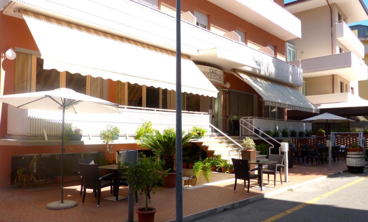 Hotel D'Annunzio カットーリカ エクステリア 写真