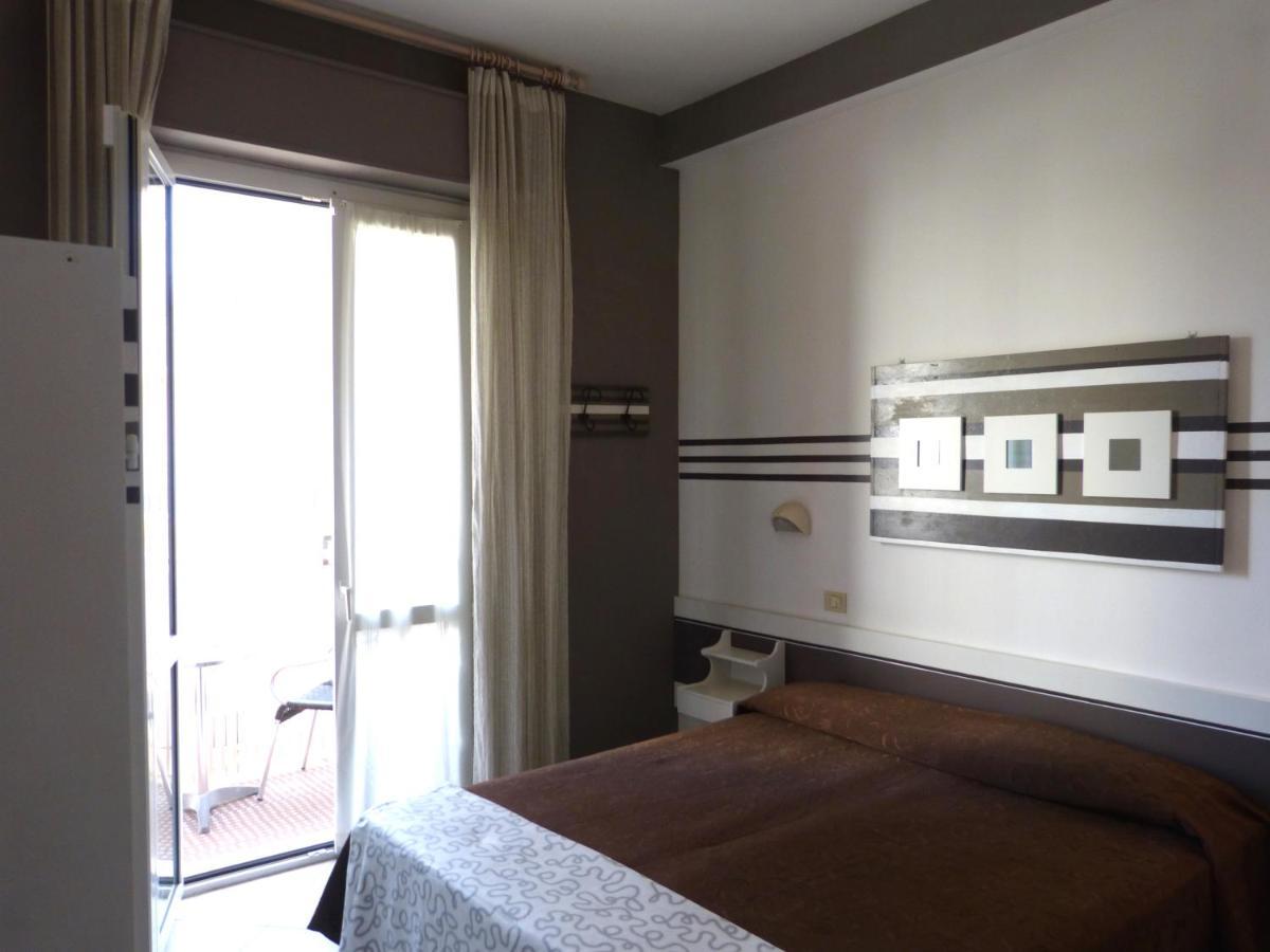 Hotel D'Annunzio カットーリカ エクステリア 写真
