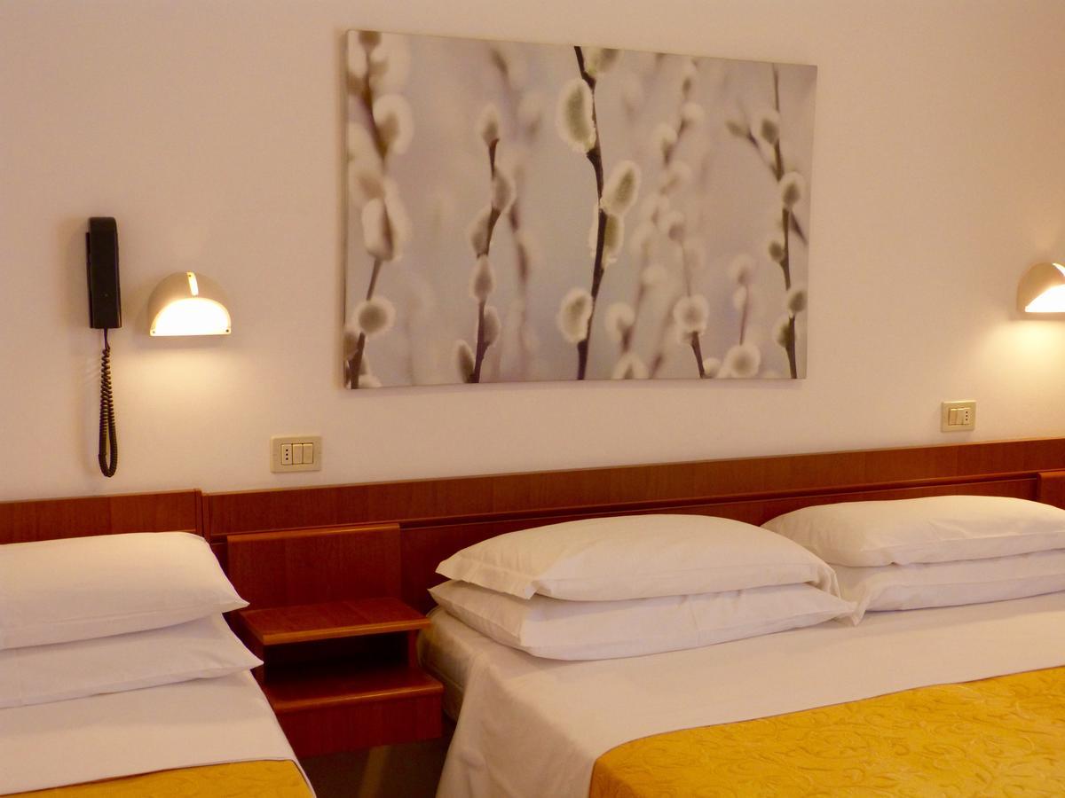 Hotel D'Annunzio カットーリカ エクステリア 写真