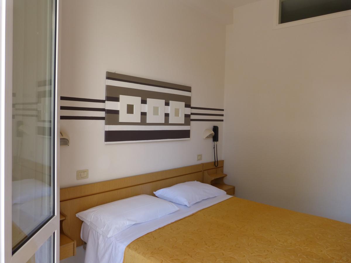 Hotel D'Annunzio カットーリカ エクステリア 写真